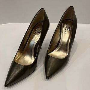 Army Green pointed close woman heels size 8